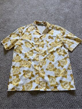 Men's Yellow Floral Short-Sleeve Button-Down Shirt - Casual Summer Style